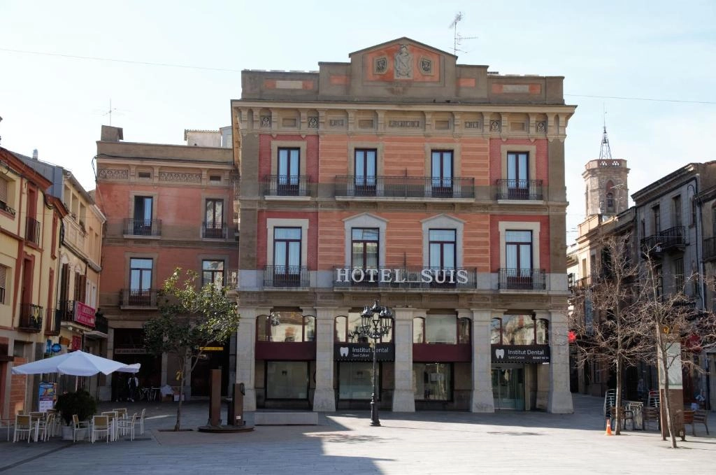 Hotel Suís - fachada histórica en Sant Celoni